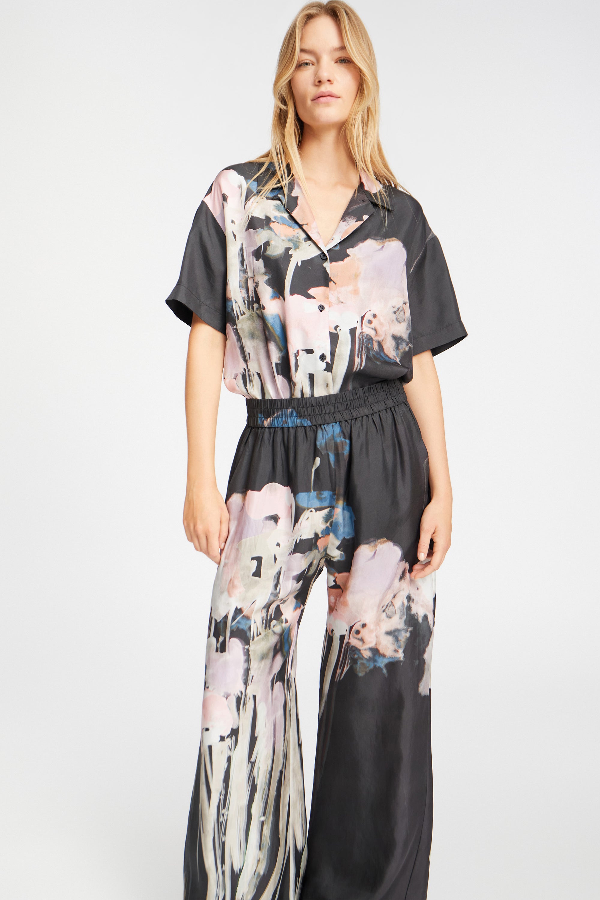 ARUM SILK - BLACK
