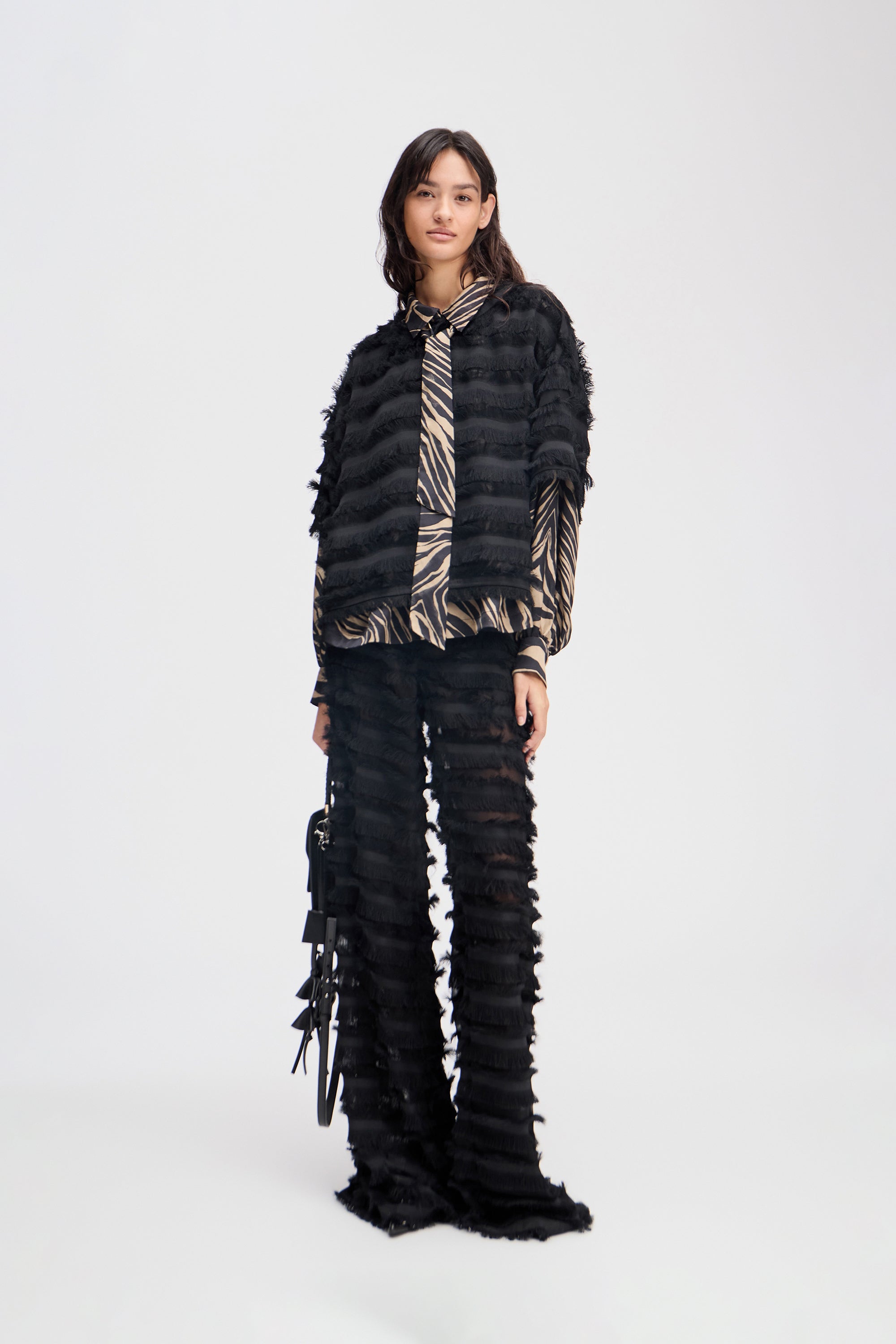 LIPONA - BLACK