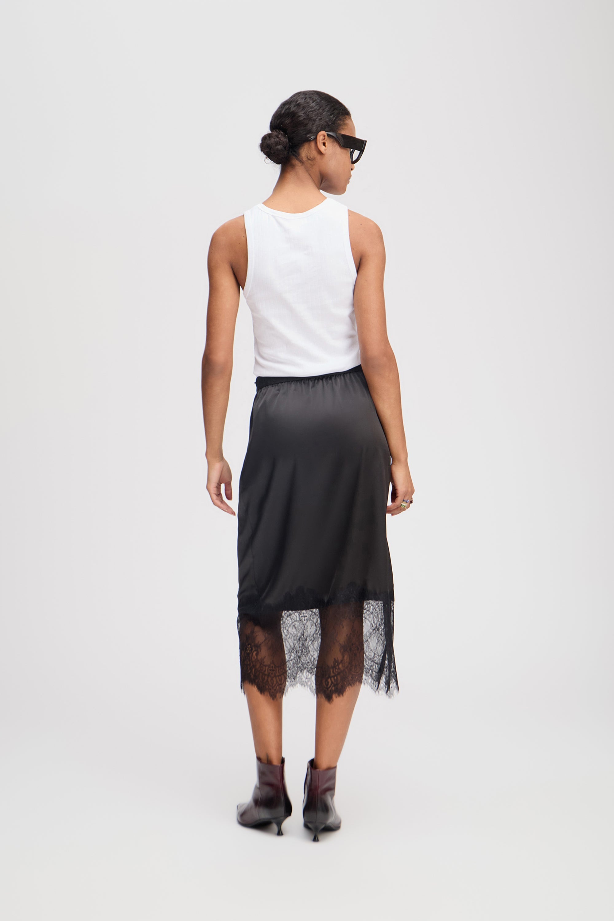 LATOSHA SLIP - BLACK