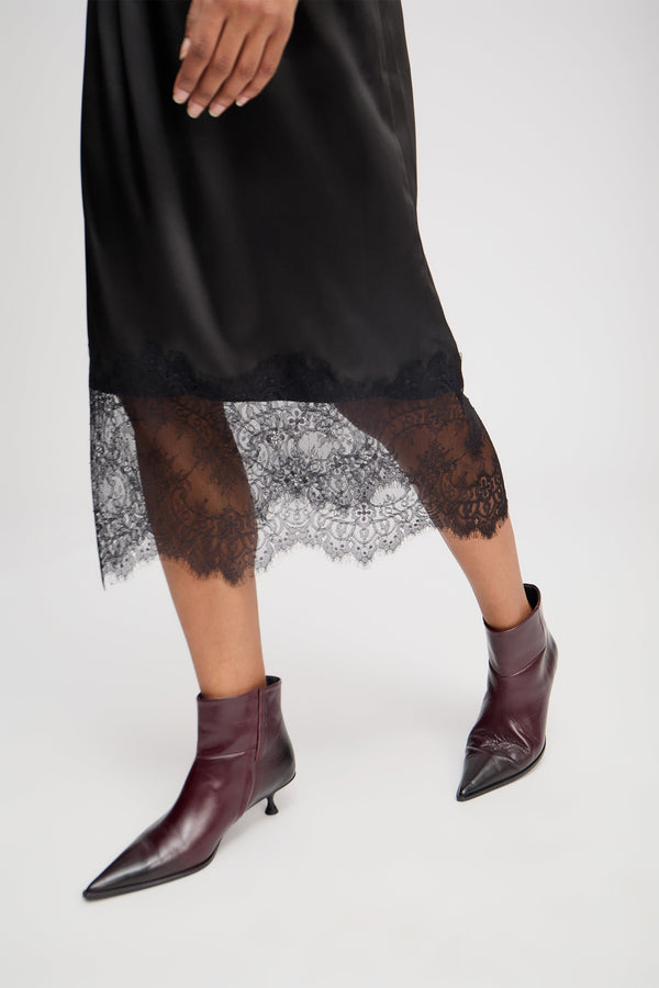 LATOSHA SLIP - BLACK